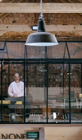 Florian Wagner – Schauspieler, Moderator und Interior Designer im Atelier nahe München